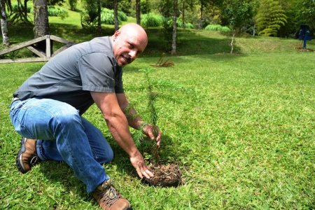 Volunt&aacute;rio Santu&aacute;rio da Floresta Fam&iacute;lia Walker
